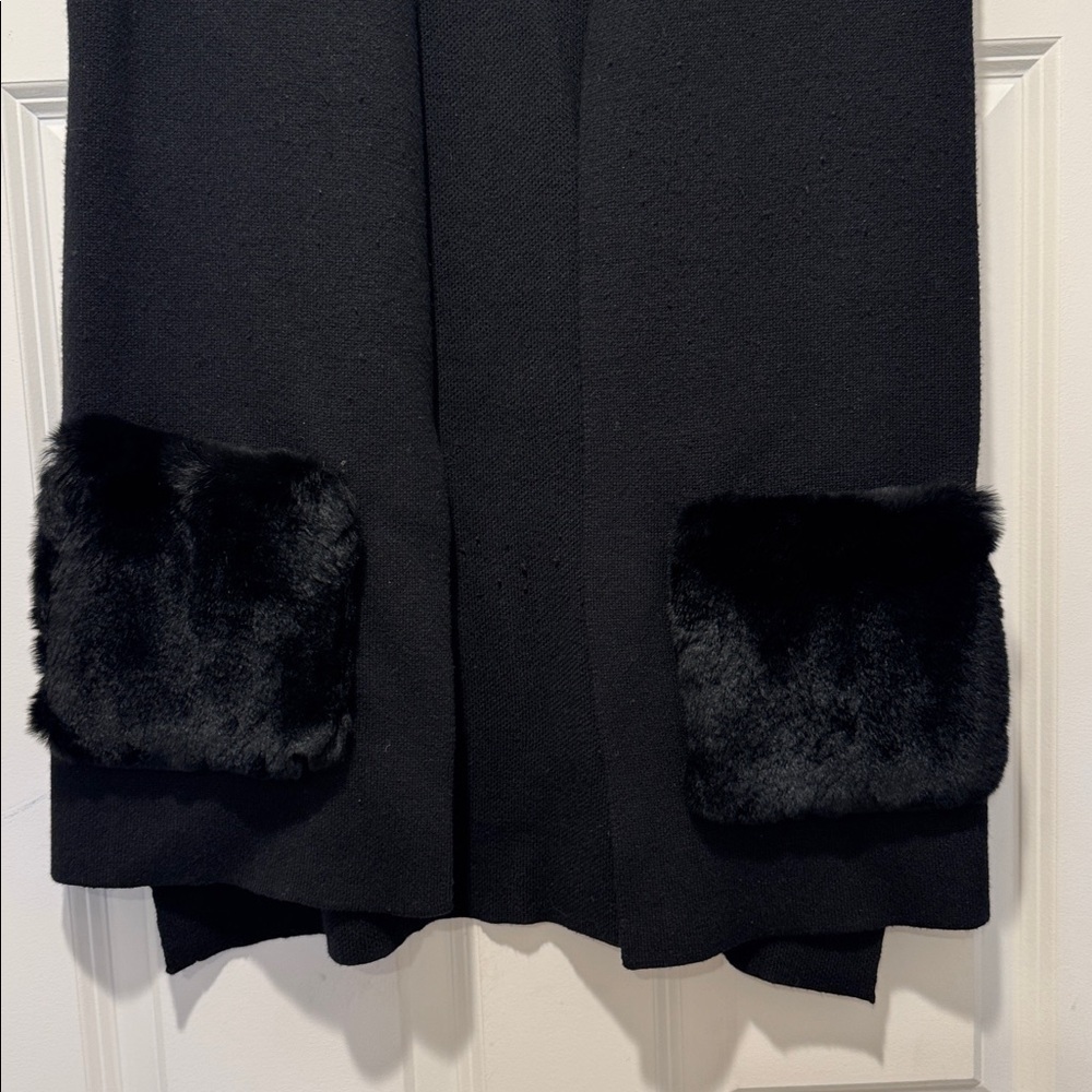 Linda Richard’s Black Sleeveless Vest with rabbit Fur Pockets - Picture 2 of 6